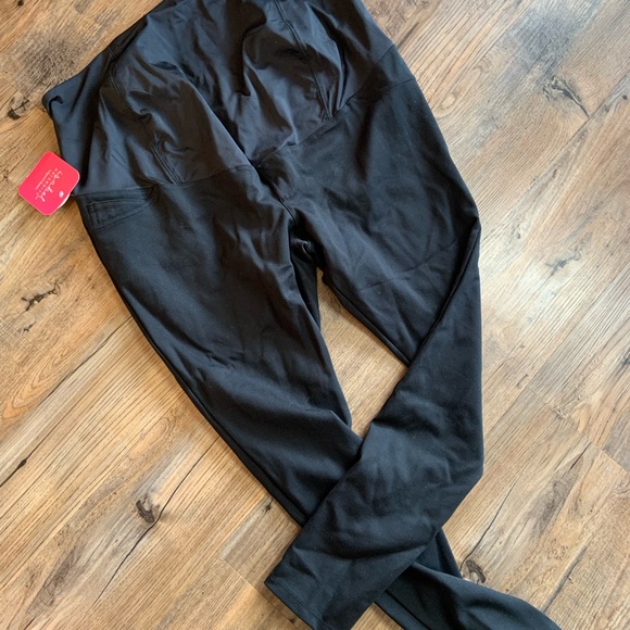 Isabel Maternity by Ingrid & Isabel Crossover Panel Maternity Pants - Picture 1 of 4